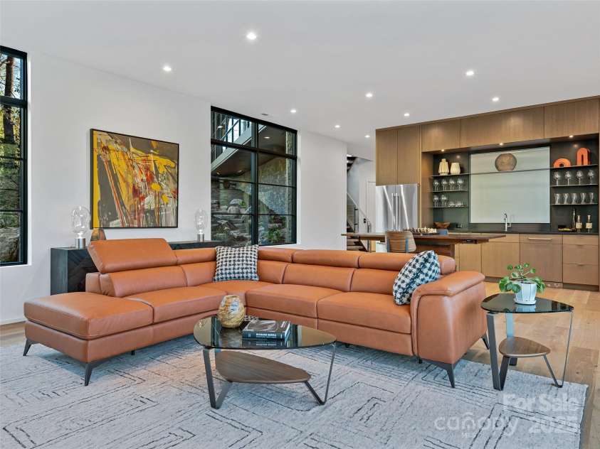 374 Walnut Valley Parkway, Arden, NC 28704.  MLS# CAR4130305, YatesRealty ID 4403. 