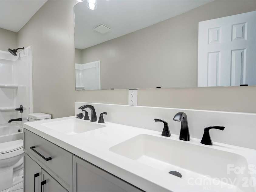 113 Morris Street, Kings Mountain, NC 28086.  MLS# CAR4414556, YatesRealty ID 44030. 