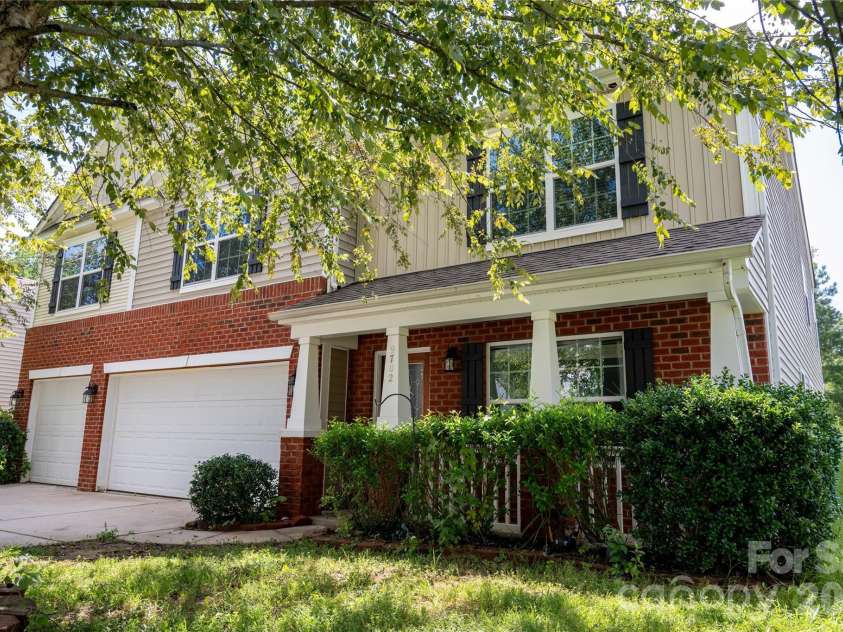 9702 Pond Vista Court, Charlotte, NC 28216.  MLS# CAR4411625, YatesRealty ID 44031. 