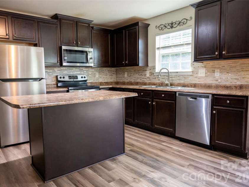 9702 Pond Vista Court, Charlotte, NC 28216.  MLS# CAR4411625, YatesRealty ID 44031. 