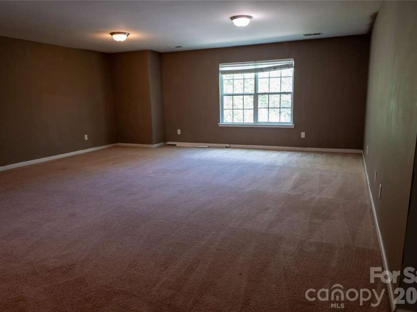 9702 Pond Vista Court, Charlotte, NC 28216.  MLS# CAR4411625, YatesRealty ID 44031. 