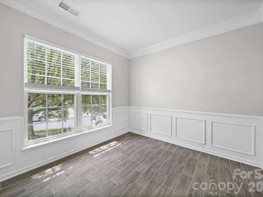 8246 Weeping Fig Lane, Charlotte, NC 28215.  MLS# CAR4413346, YatesRealty ID 44033. Dining Room