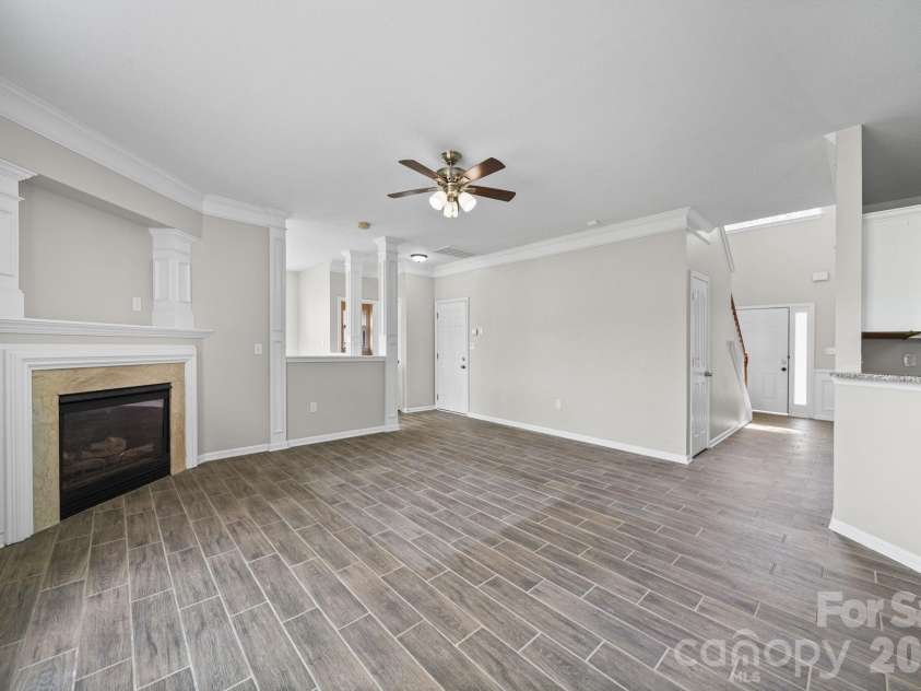 8246 Weeping Fig Lane, Charlotte, NC 28215.  MLS# CAR4413346, YatesRealty ID 44033. Great Room