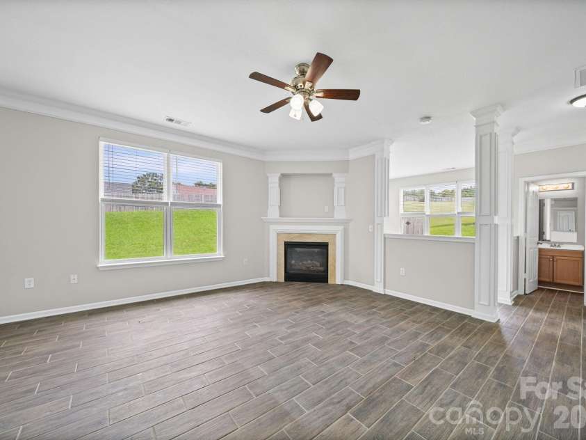 8246 Weeping Fig Lane, Charlotte, NC 28215.  MLS# CAR4413346, YatesRealty ID 44033. Great Room