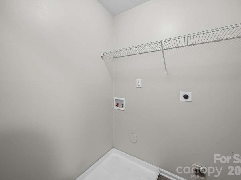 8246 Weeping Fig Lane, Charlotte, NC 28215.  MLS# CAR4413346, YatesRealty ID 44033. Laundry Room