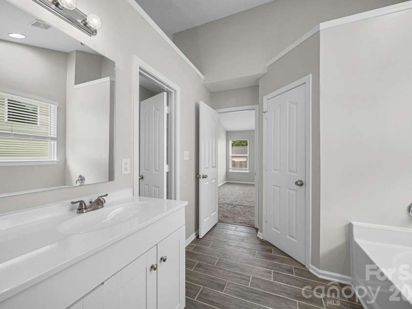 8246 Weeping Fig Lane, Charlotte, NC 28215.  MLS# CAR4413346, YatesRealty ID 44033. Primary Bathroom