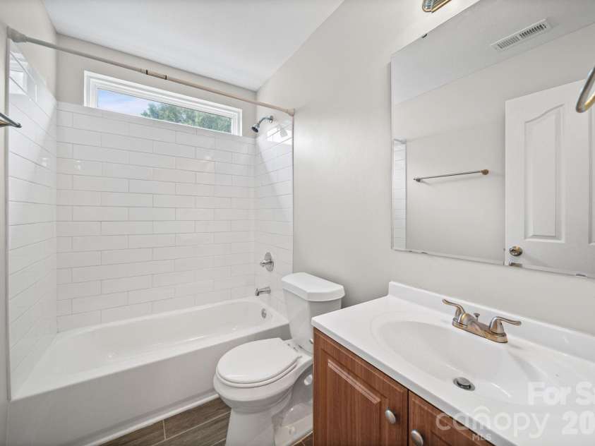 8246 Weeping Fig Lane, Charlotte, NC 28215.  MLS# CAR4413346, YatesRealty ID 44033. Secondary Bathroom