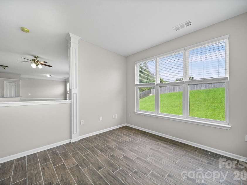 8246 Weeping Fig Lane, Charlotte, NC 28215.  MLS# CAR4413346, YatesRealty ID 44033. Sunroom