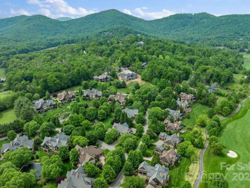 577 Walnut Valley Parkway, Arden, NC 28704.  MLS# CAR4260809, YatesRealty ID 4404. 