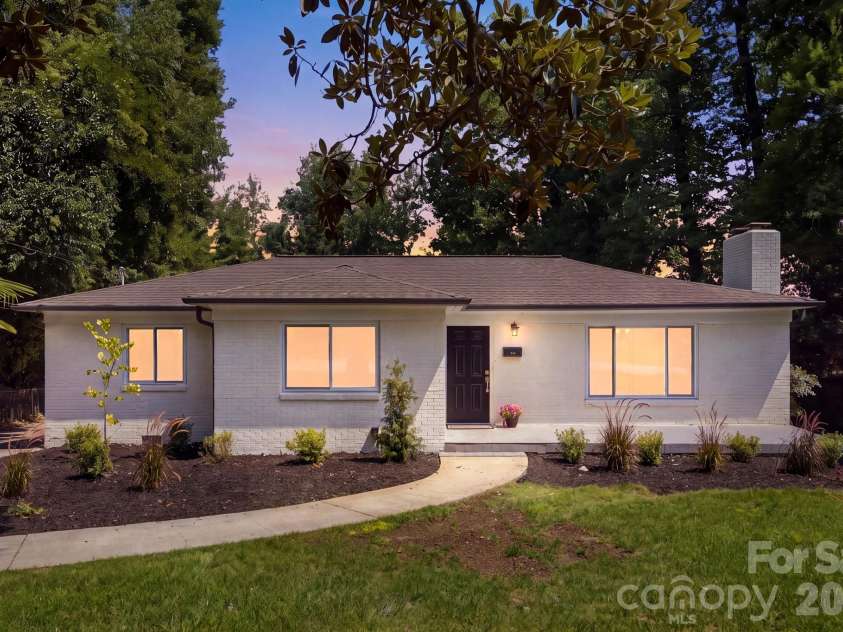 943 Hickory Nut Street, Charlotte, NC 28205.  MLS# CAR4412269, YatesRealty ID 44040. 