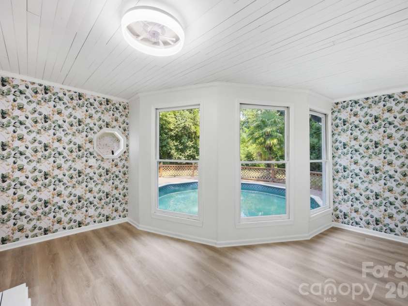 943 Hickory Nut Street, Charlotte, NC 28205.  MLS# CAR4412269, YatesRealty ID 44040. Flex/office space