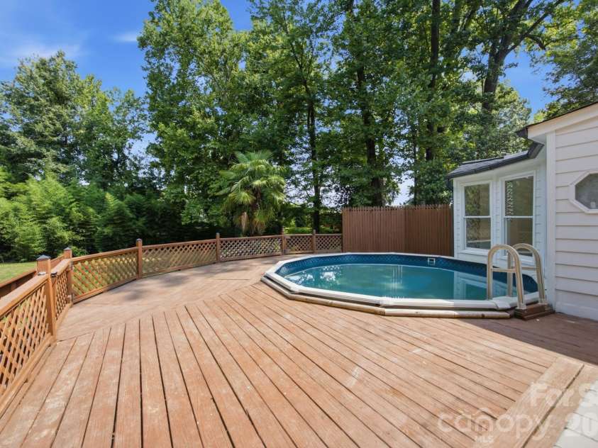 943 Hickory Nut Street, Charlotte, NC 28205.  MLS# CAR4412269, YatesRealty ID 44040. Oversized deck overlooking private backyard.