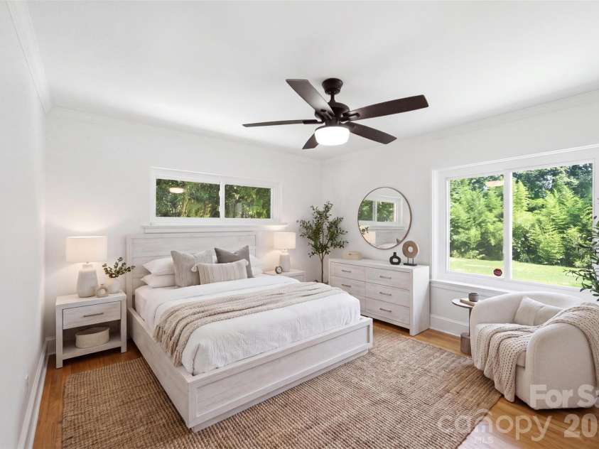 943 Hickory Nut Street, Charlotte, NC 28205.  MLS# CAR4412269, YatesRealty ID 44040. Primary bedroom (Virtually staged)