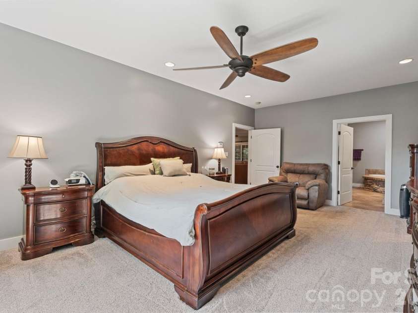2214 Flanagan Drive, Lenoir, NC 28645.  MLS# CAR4412375, YatesRealty ID 44041. 