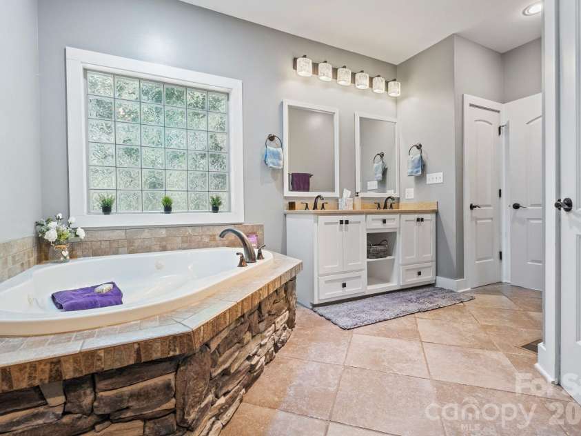 2214 Flanagan Drive, Lenoir, NC 28645.  MLS# CAR4412375, YatesRealty ID 44041. 