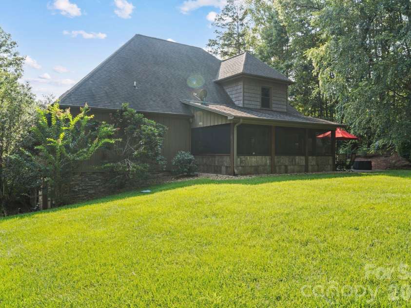2214 Flanagan Drive, Lenoir, NC 28645.  MLS# CAR4412375, YatesRealty ID 44041. 