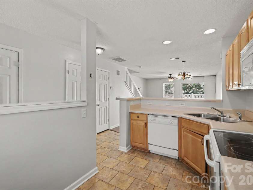 2962 Caldwell Ridge Parkway, Charlotte, NC 28213.  MLS# CAR4412870, YatesRealty ID 44042. 