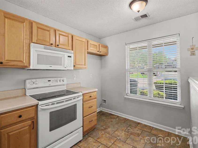 2962 Caldwell Ridge Parkway, Charlotte, NC 28213.  MLS# CAR4412870, YatesRealty ID 44042. 