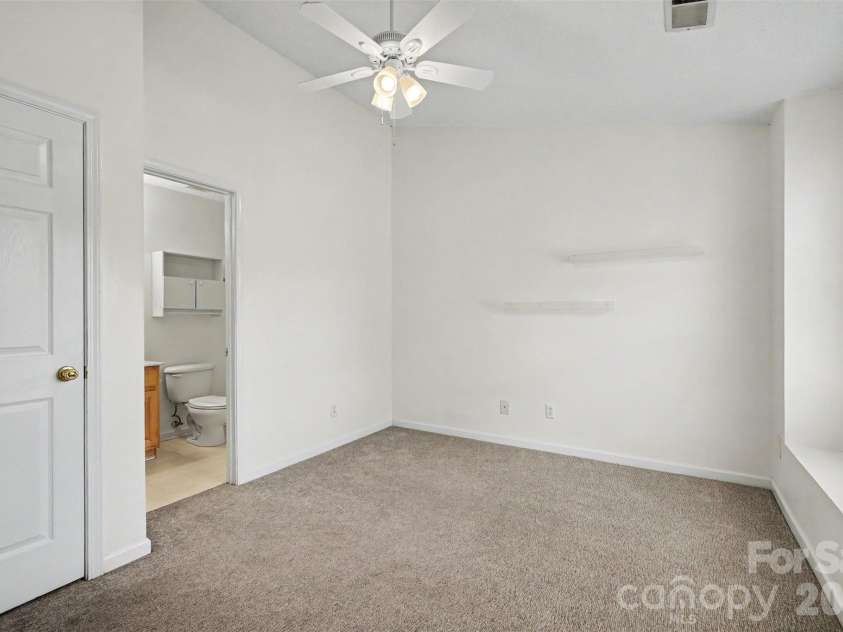 2962 Caldwell Ridge Parkway, Charlotte, NC 28213.  MLS# CAR4412870, YatesRealty ID 44042. 