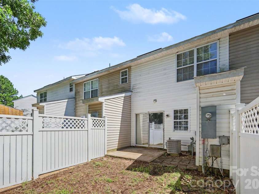 2962 Caldwell Ridge Parkway, Charlotte, NC 28213.  MLS# CAR4412870, YatesRealty ID 44042. 