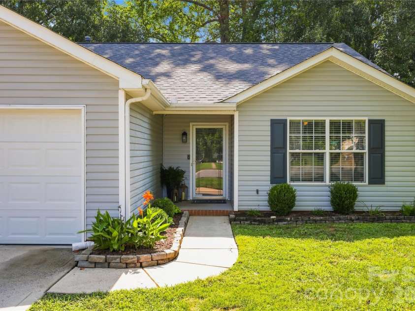 512 River View Drive, Lowell, NC 28098.  MLS# CAR4410977, YatesRealty ID 44043. 