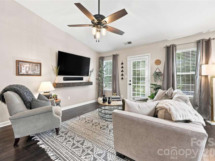 512 River View Drive, Lowell, NC 28098.  MLS# CAR4410977, YatesRealty ID 44043. 