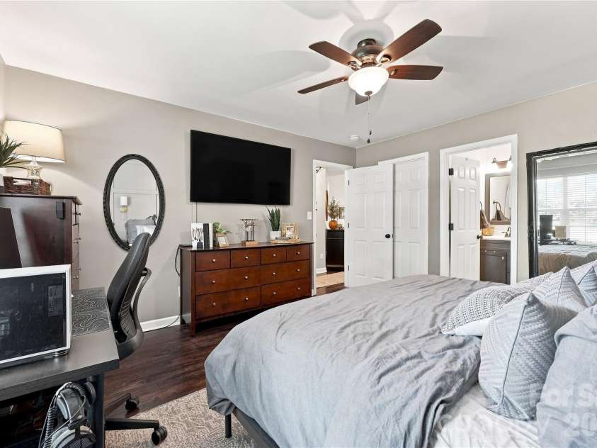 512 River View Drive, Lowell, NC 28098.  MLS# CAR4410977, YatesRealty ID 44043. 