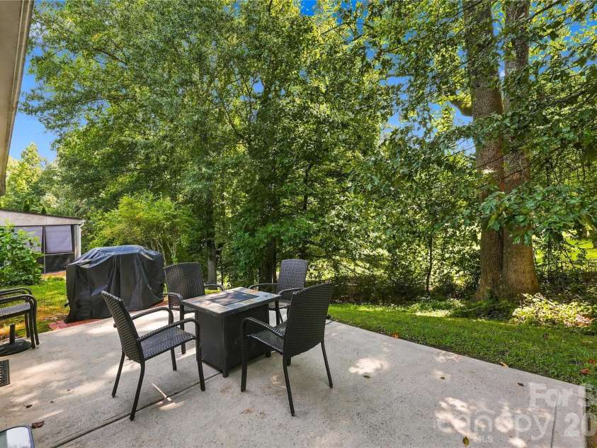 512 River View Drive, Lowell, NC 28098.  MLS# CAR4410977, YatesRealty ID 44043. 