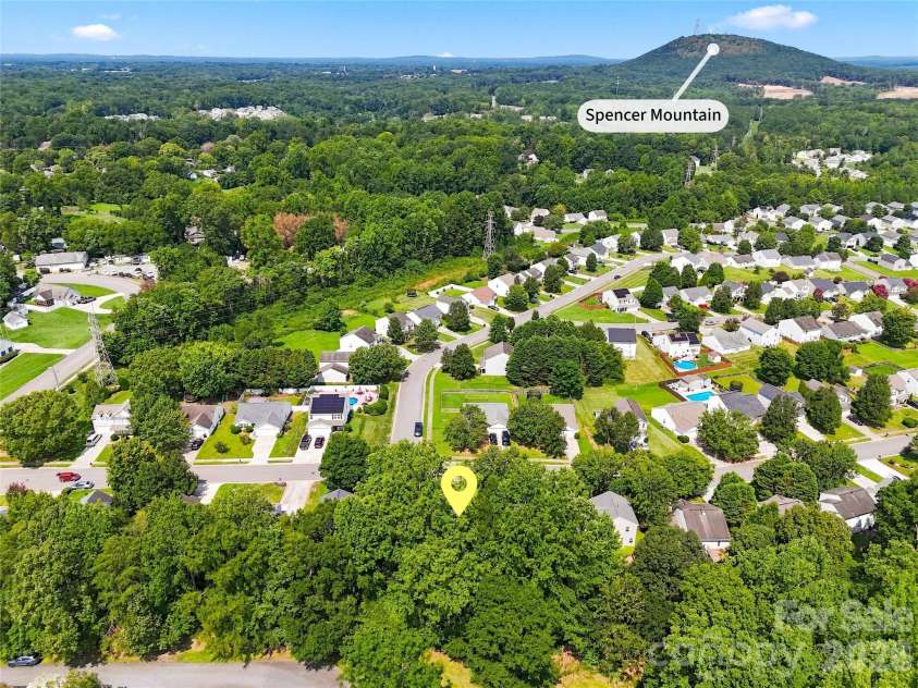 512 River View Drive, Lowell, NC 28098.  MLS# CAR4410977, YatesRealty ID 44043. 