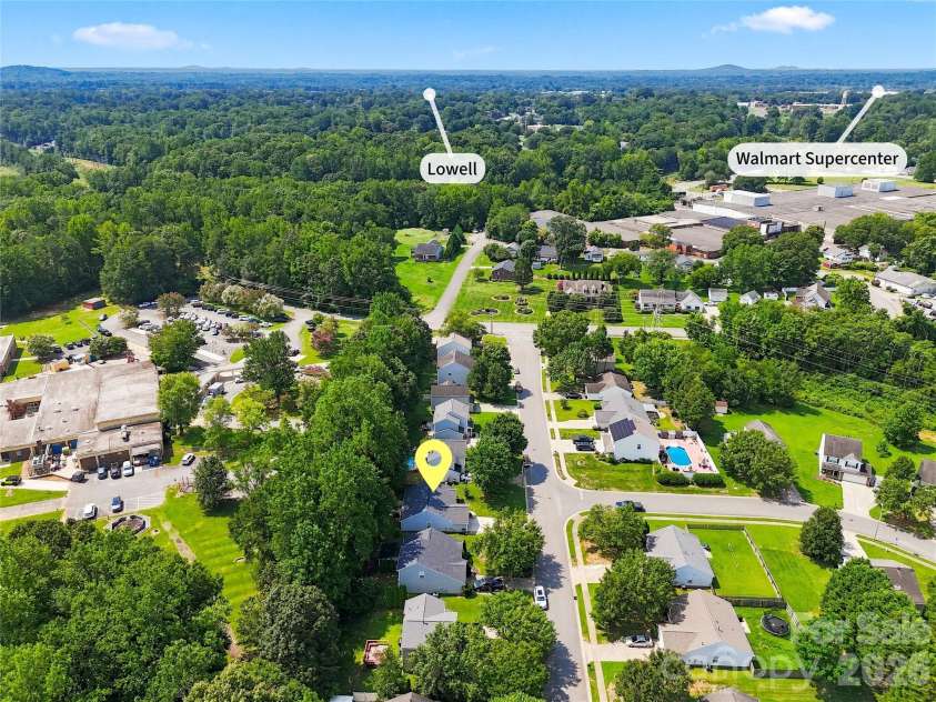 512 River View Drive, Lowell, NC 28098.  MLS# CAR4410977, YatesRealty ID 44043. 