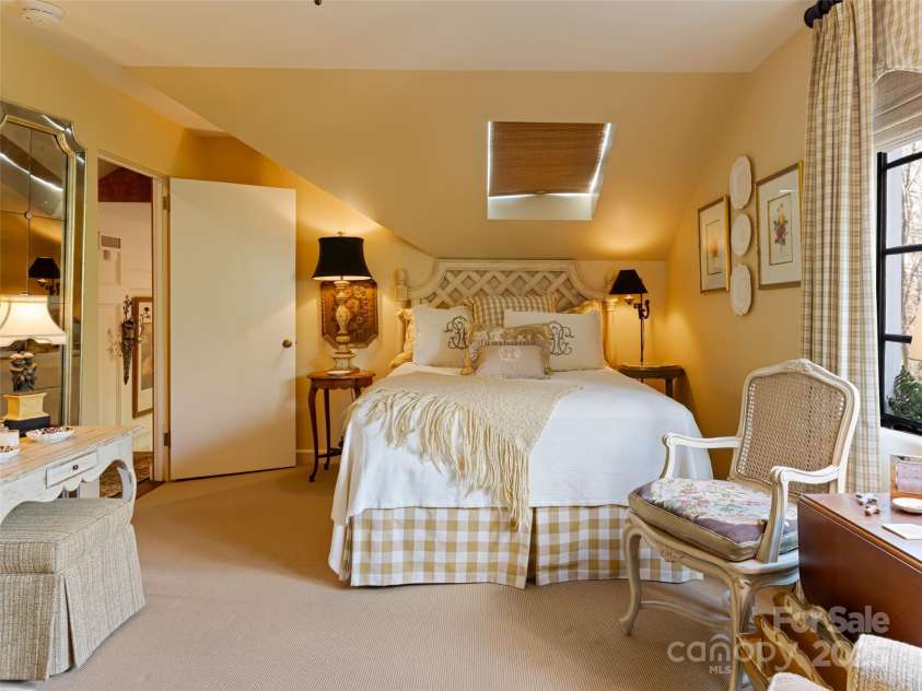 52 Stuyvesant Road, Asheville, NC 28803.  MLS# CAR4211066, YatesRealty ID 4405. 