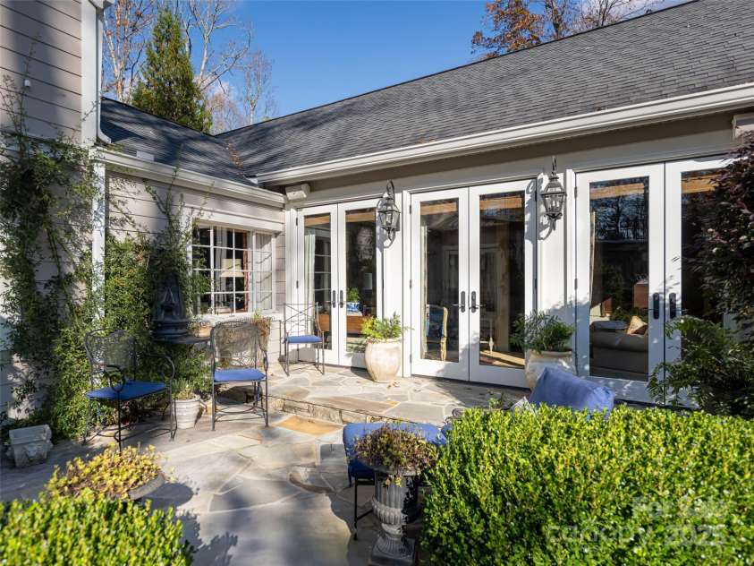 52 Stuyvesant Road, Asheville, NC 28803.  MLS# CAR4211066, YatesRealty ID 4405. 