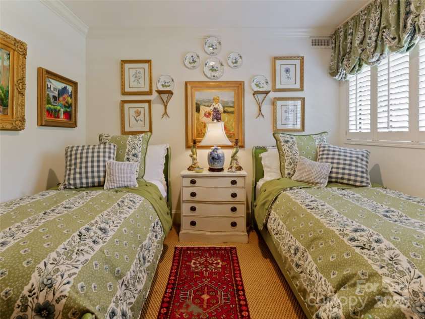 52 Stuyvesant Road, Asheville, NC 28803.  MLS# CAR4211066, YatesRealty ID 4405. 