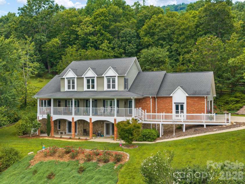 24 Nesbitts Olde Farm Road, Fairview, NC 28730.  MLS# CAR4367804, YatesRealty ID 44051. 