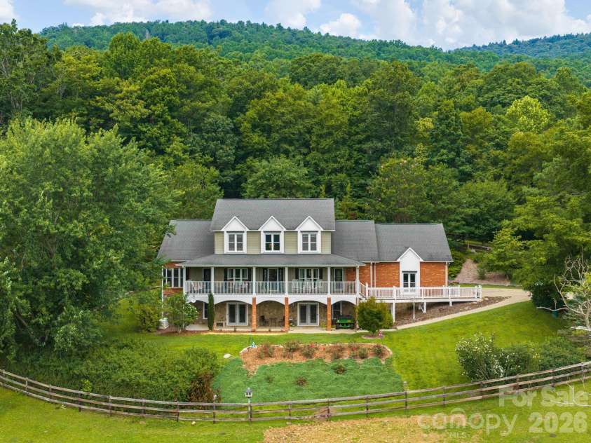 24 Nesbitts Olde Farm Road, Fairview, NC 28730.  MLS# CAR4367804, YatesRealty ID 44051. 
