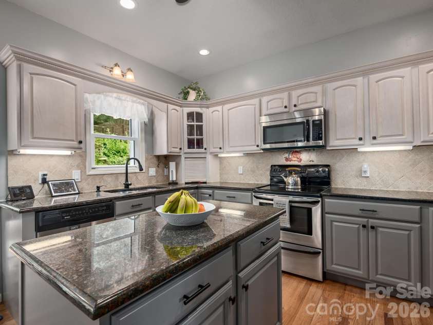24 Nesbitts Olde Farm Road, Fairview, NC 28730.  MLS# CAR4367804, YatesRealty ID 44051. 