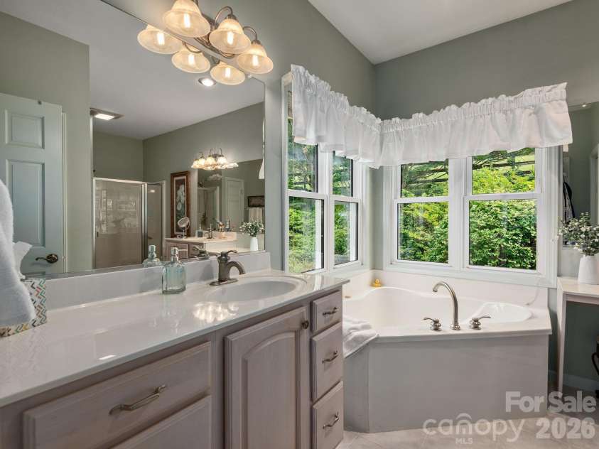 24 Nesbitts Olde Farm Road, Fairview, NC 28730.  MLS# CAR4367804, YatesRealty ID 44051. 