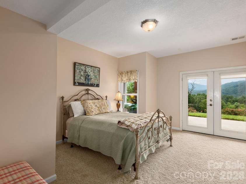 24 Nesbitts Olde Farm Road, Fairview, NC 28730.  MLS# CAR4367804, YatesRealty ID 44051. 