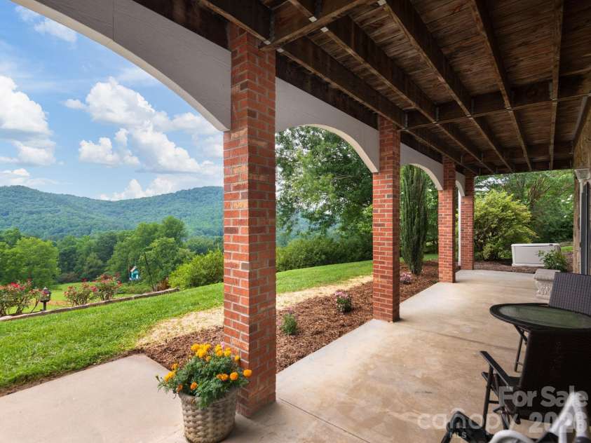 24 Nesbitts Olde Farm Road, Fairview, NC 28730.  MLS# CAR4367804, YatesRealty ID 44051. 