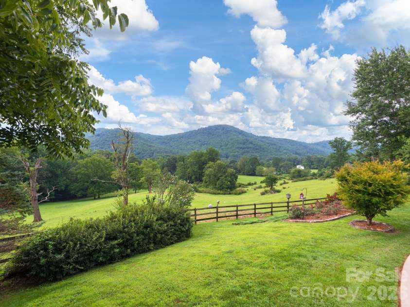 24 Nesbitts Olde Farm Road, Fairview, NC 28730.  MLS# CAR4367804, YatesRealty ID 44051. 