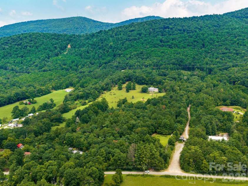 24 Nesbitts Olde Farm Road, Fairview, NC 28730.  MLS# CAR4367804, YatesRealty ID 44051. 