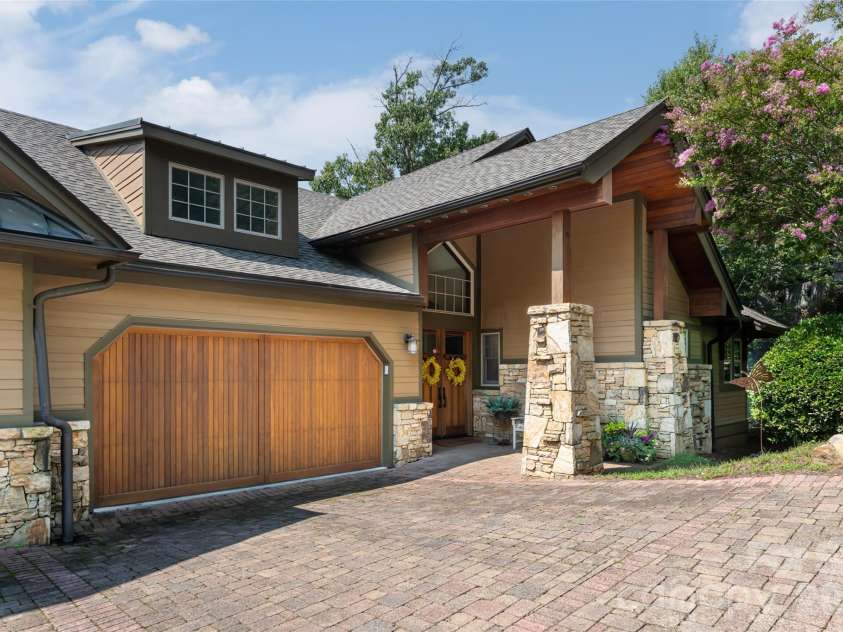8 Points West Drive, Asheville, NC 28804.  MLS# CAR4413543, YatesRealty ID 44053. 