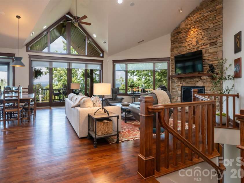8 Points West Drive, Asheville, NC 28804.  MLS# CAR4413543, YatesRealty ID 44053. 