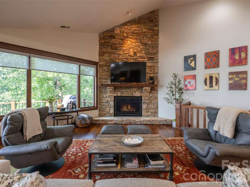 8 Points West Drive, Asheville, NC 28804.  MLS# CAR4413543, YatesRealty ID 44053. 