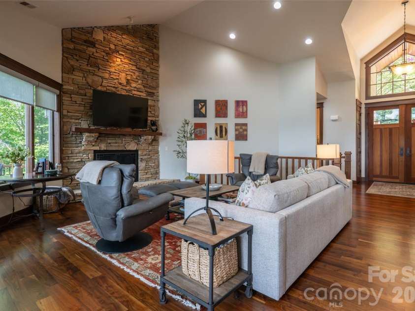 8 Points West Drive, Asheville, NC 28804.  MLS# CAR4413543, YatesRealty ID 44053. 