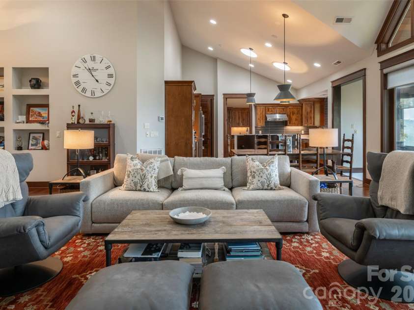 8 Points West Drive, Asheville, NC 28804.  MLS# CAR4413543, YatesRealty ID 44053. 