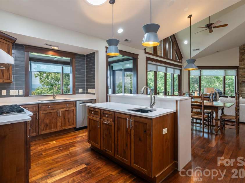 8 Points West Drive, Asheville, NC 28804.  MLS# CAR4413543, YatesRealty ID 44053. 