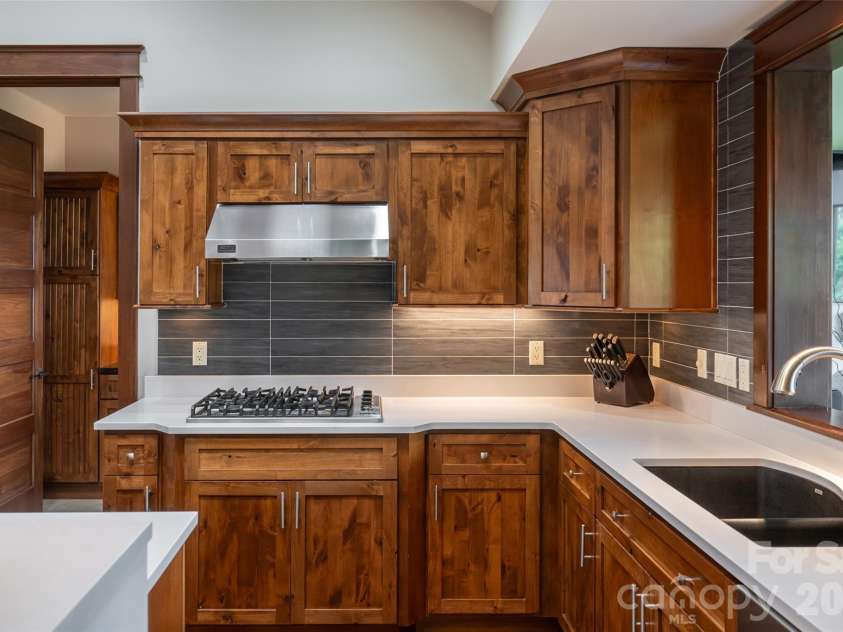8 Points West Drive, Asheville, NC 28804.  MLS# CAR4413543, YatesRealty ID 44053. 