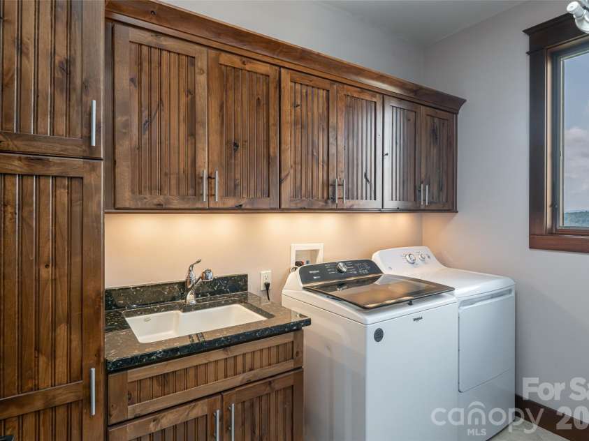 8 Points West Drive, Asheville, NC 28804.  MLS# CAR4413543, YatesRealty ID 44053. 