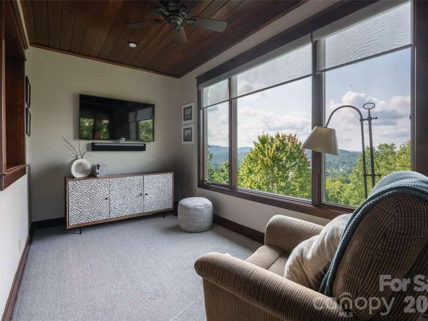 8 Points West Drive, Asheville, NC 28804.  MLS# CAR4413543, YatesRealty ID 44053. 